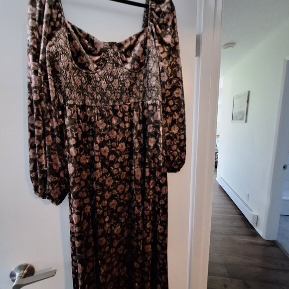 Cupshe velvet maxi dress - Picture 2 of 3